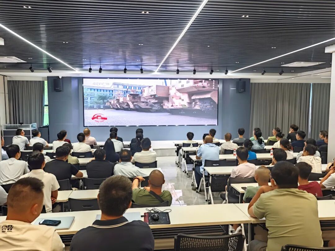 微特組織全體員工及園區企業集中觀看閱兵儀式